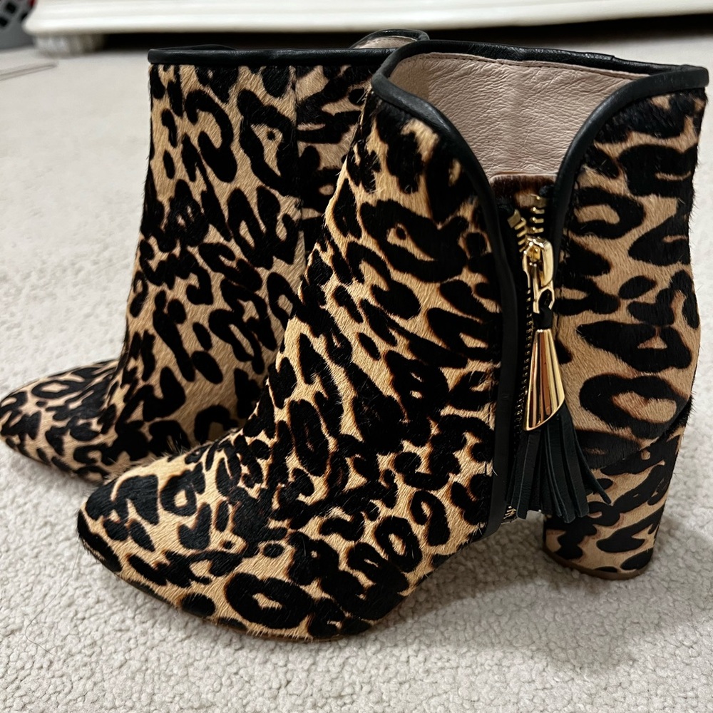 Leopard Heeled boots with gold zipper and tassel detail